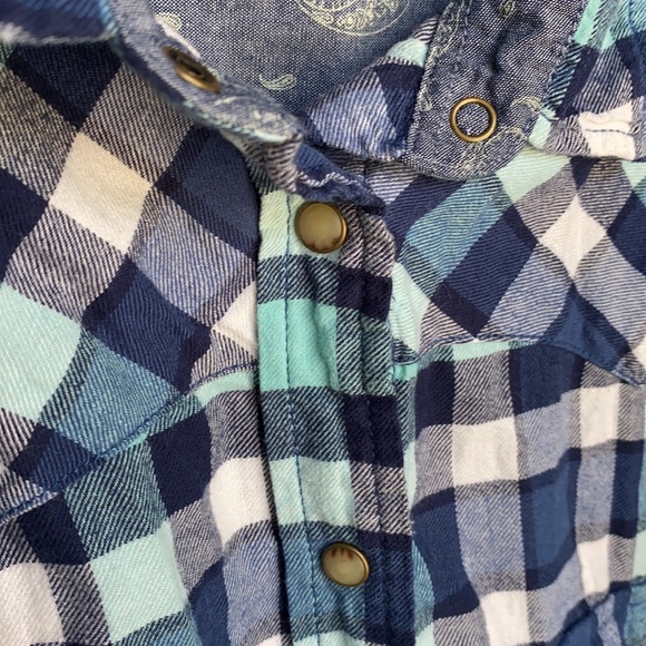 Zachs Girlfriend Flannel - Picture 3 of 7